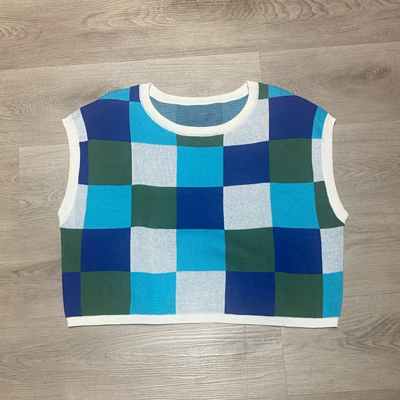 Color Block Crop Top - Picture 3 of 3